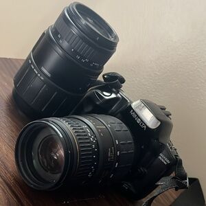 Minolta maxxum 300si film camera with film cassettes